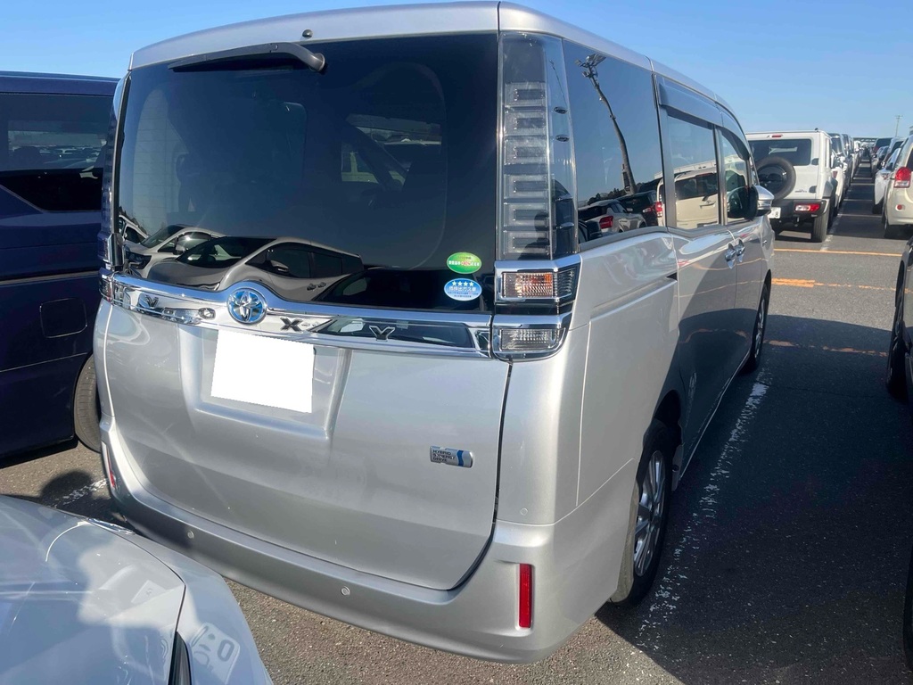 Toyota Voxy 1.8 Hybrid 202020 7 Seats Mpv Ulez Free Fre Silver #2