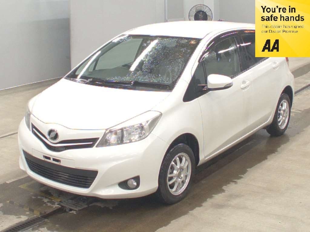 Toyota Yaris Vitz 1.3 201111 5 Seats Ule White
