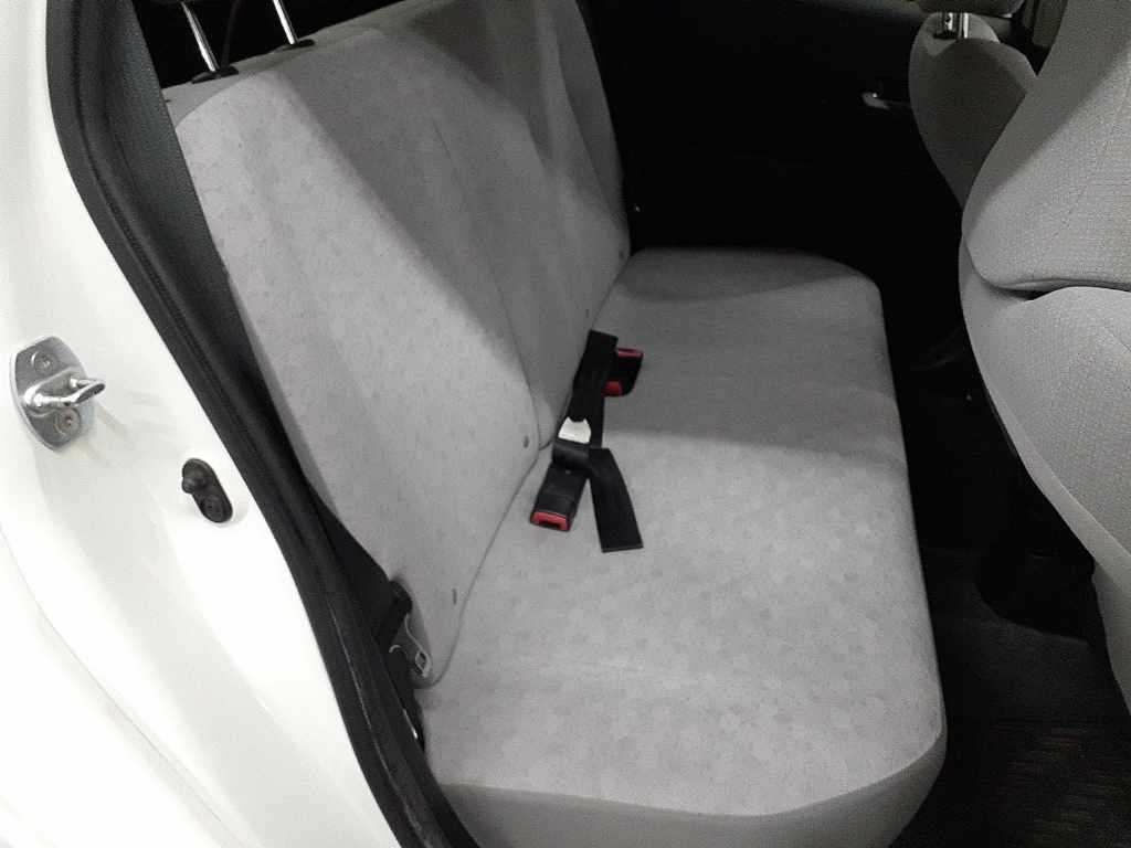 Toyota Yaris Vitz 1.3 201111 5 Seats Ule White #4