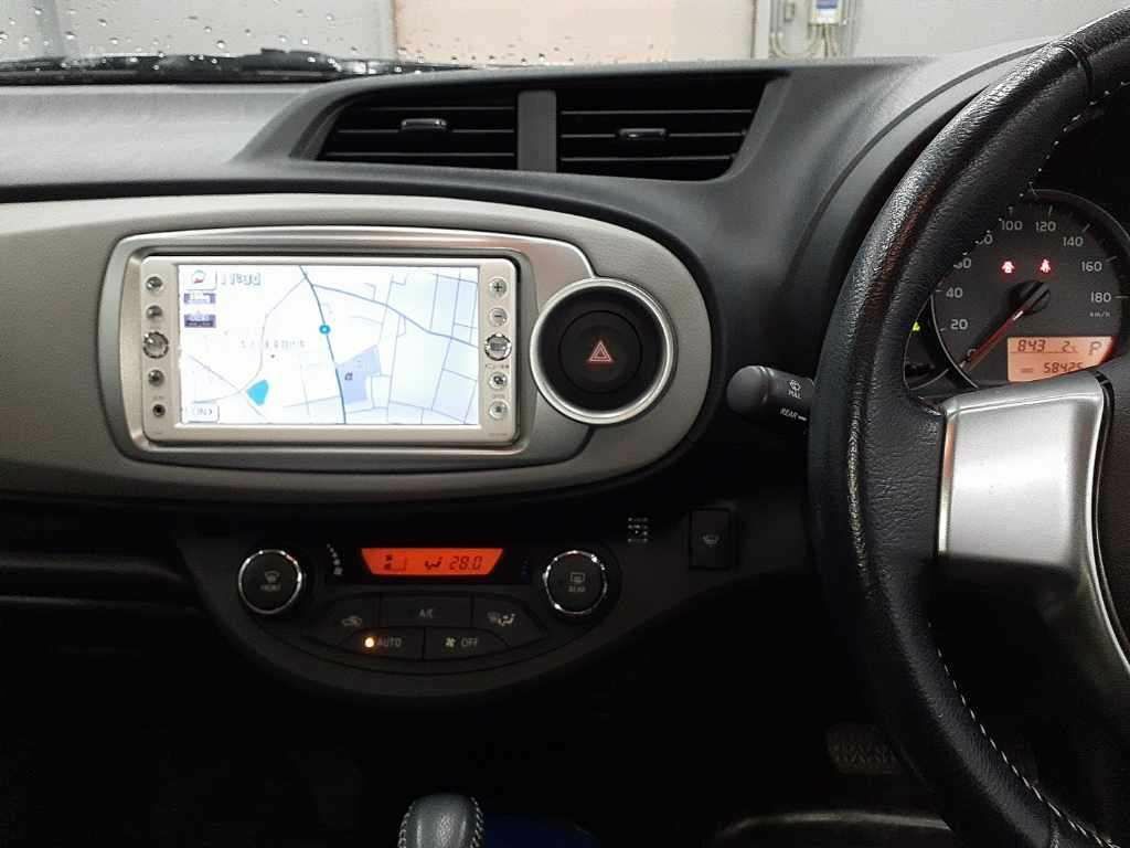 Toyota Yaris Vitz 1.3 201111 5 Seats Ule White #5