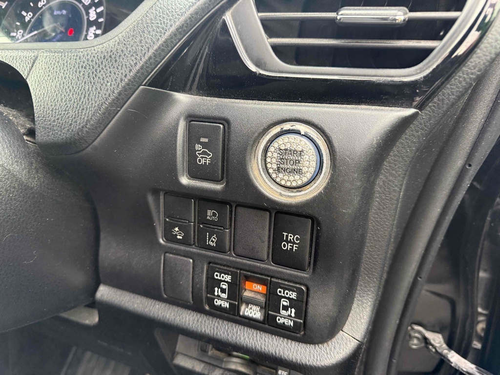 Toyota Voxy 1.8 Hybrid 201818 7 Seats Ulez Free Fresh I Black #6