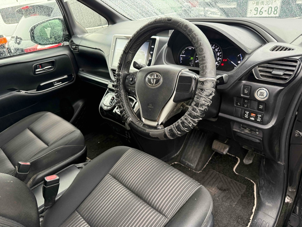 Toyota Voxy 1.8 Hybrid 201818 7 Seats Ulez Free Fresh I Black #3