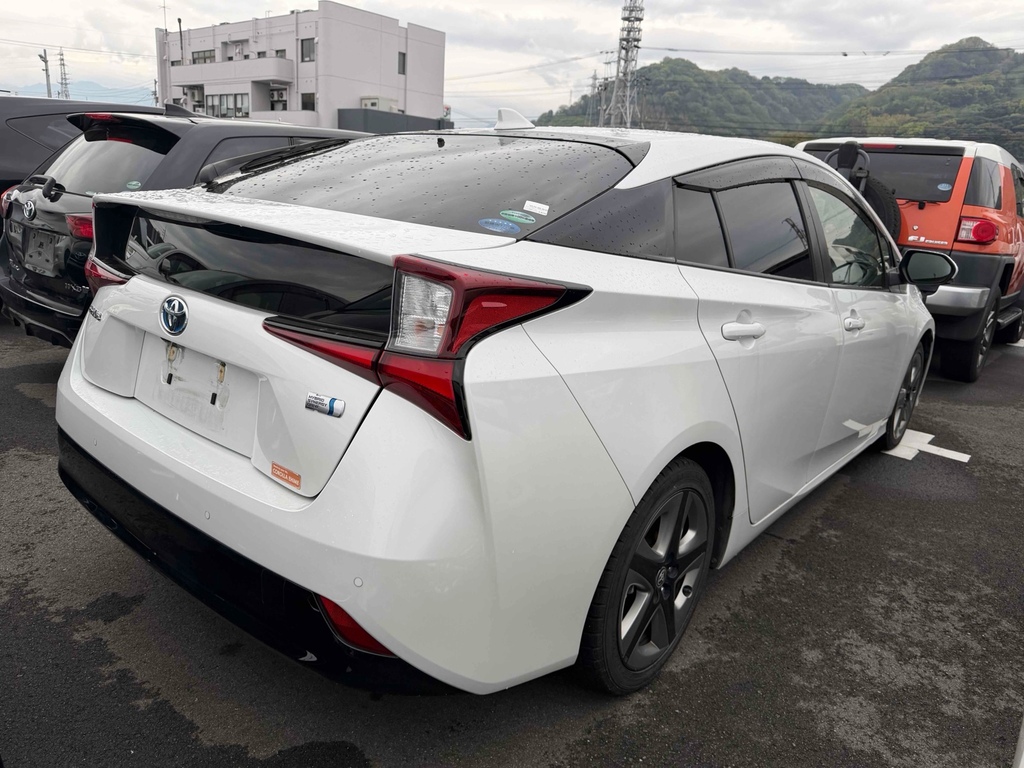 Toyota Prius 1.8 Hybrid 202121 Active 5 Seats Ulez Free White #2