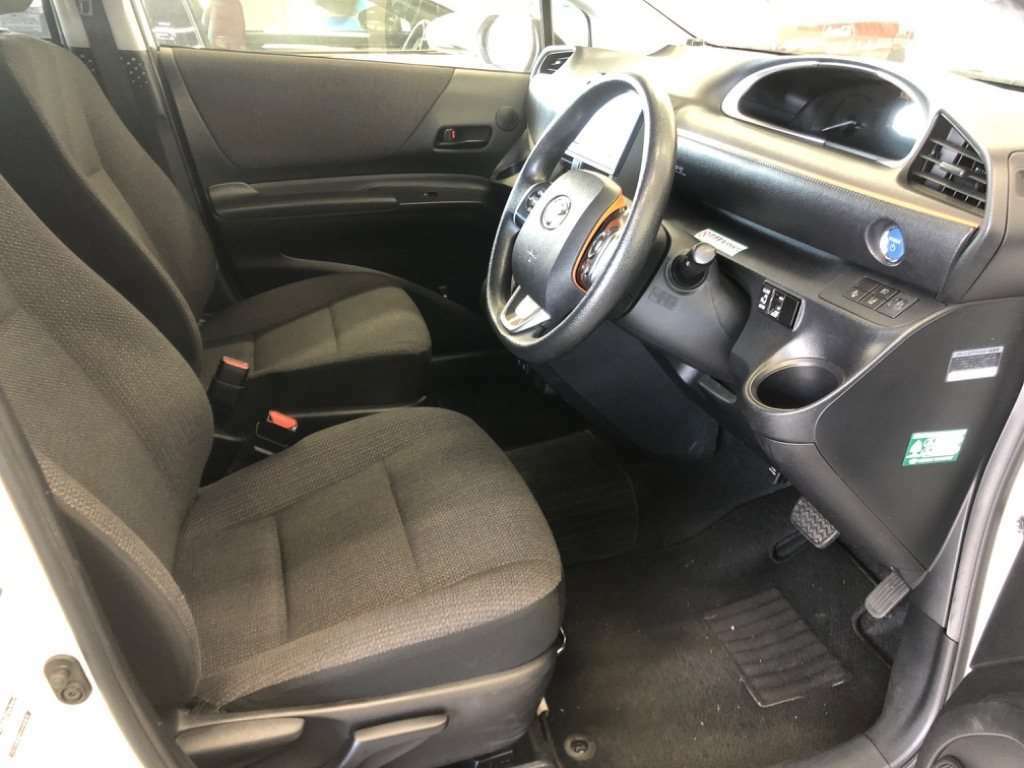 Toyota Sienta 1.5 Hybrid 202121 7 Seats Ulez Fre White #3