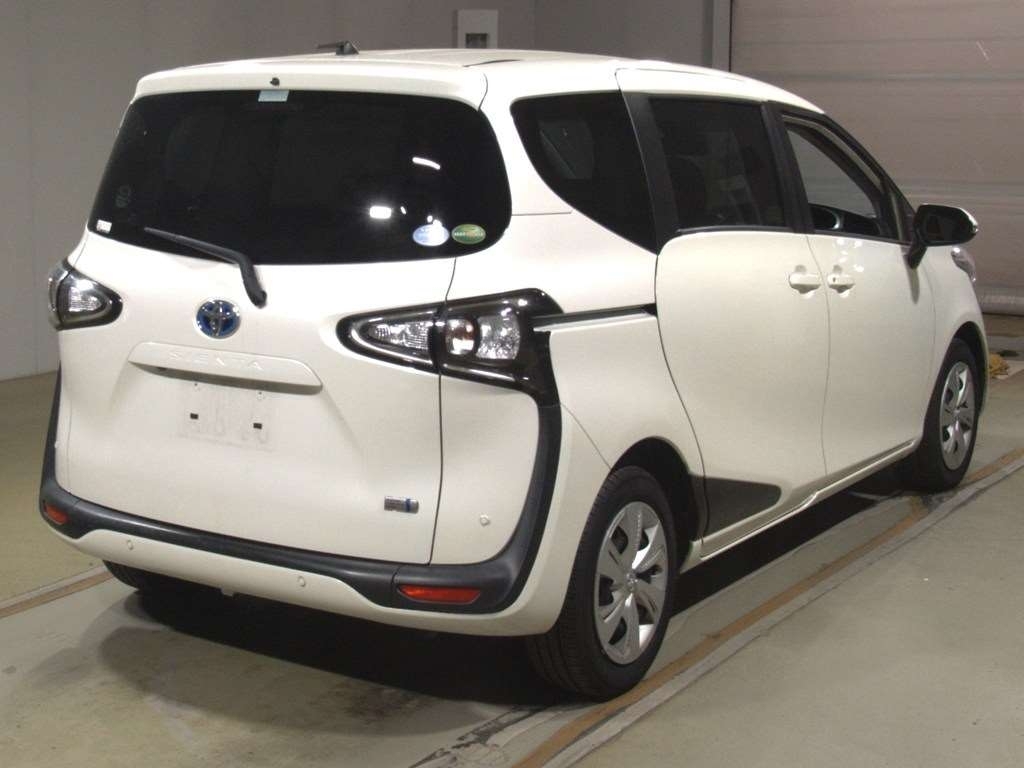 Toyota Sienta 1.5 Hybrid 202121 7 Seats Ulez Fre White #2