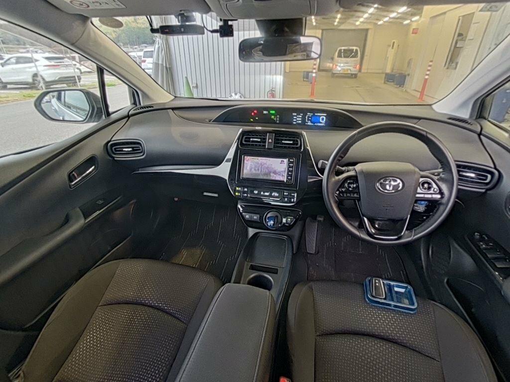 Toyota Prius 1.8 Hybrid 202121 Active 5 Seats Ulez Free Silver #3