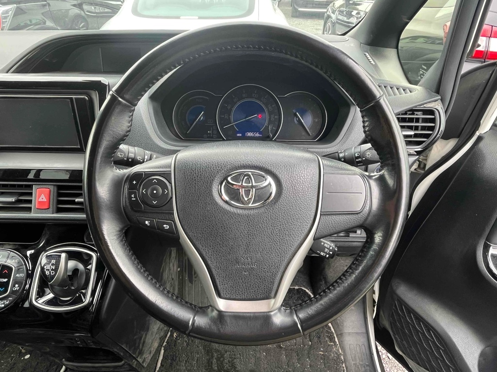 Toyota Noah 1.8 Hybrid 202170 7 Seats Mpv Ulez Free Fre White #6