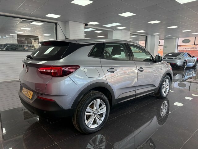Vauxhall Grandland X Suv BT21RJJ Grey #2