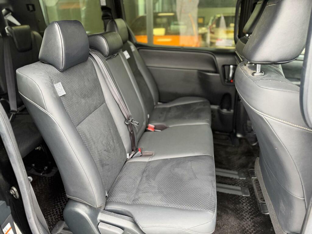 Toyota Voxy Mpv Zs Kirammeki III 2.0 8 Seats 2020 Black #2