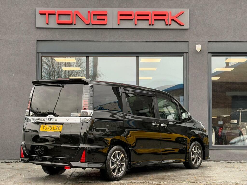 Toyota Voxy Mpv Zs Kirammeki III 2.0 8 Seats 2020 Black #5