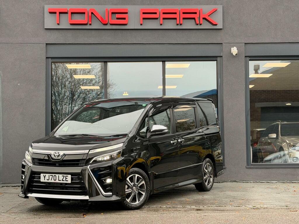 Toyota Voxy Mpv Zs Kirammeki III 2.0 8 Seats 2020 Black #4