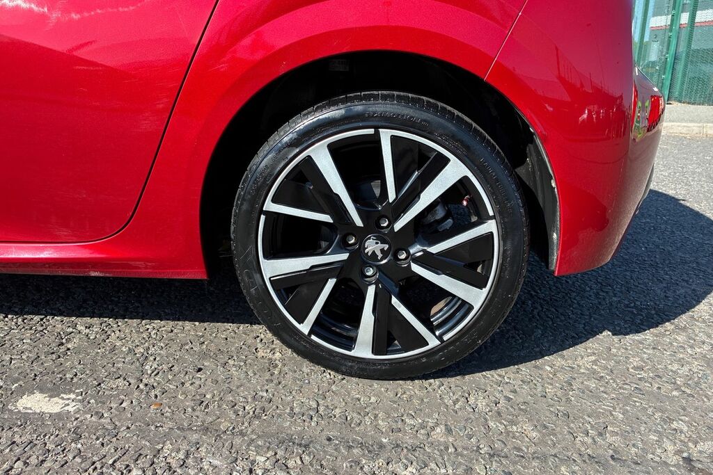 Peugeot 208 1.2 Puretech Allure Hatchback XUI8586 Red #5