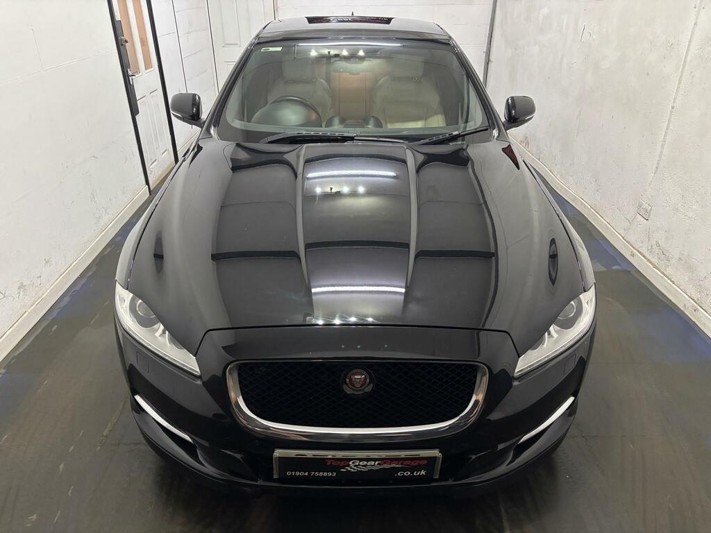 Jaguar XJ Portfolio V6 D Black #4
