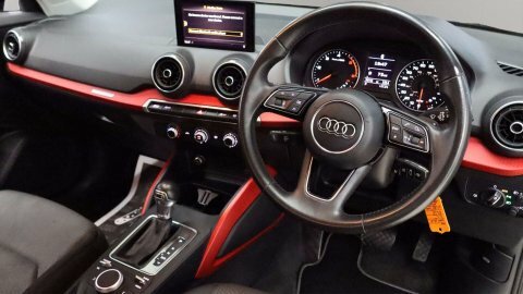 Audi Q2 2020 70 1.6 LC70HMD Black #5