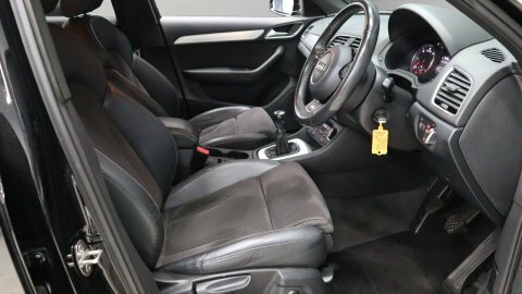 Audi Q3 2016 16 2.0 PE16YFU Black #2