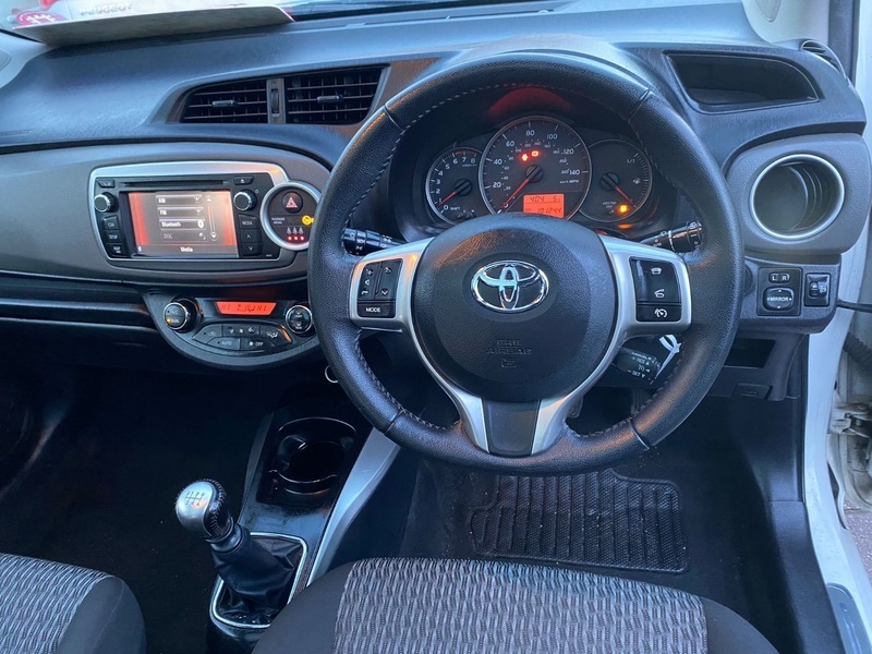 Toyota Yaris Vvt-i Icon Plus YK14UHG White #4