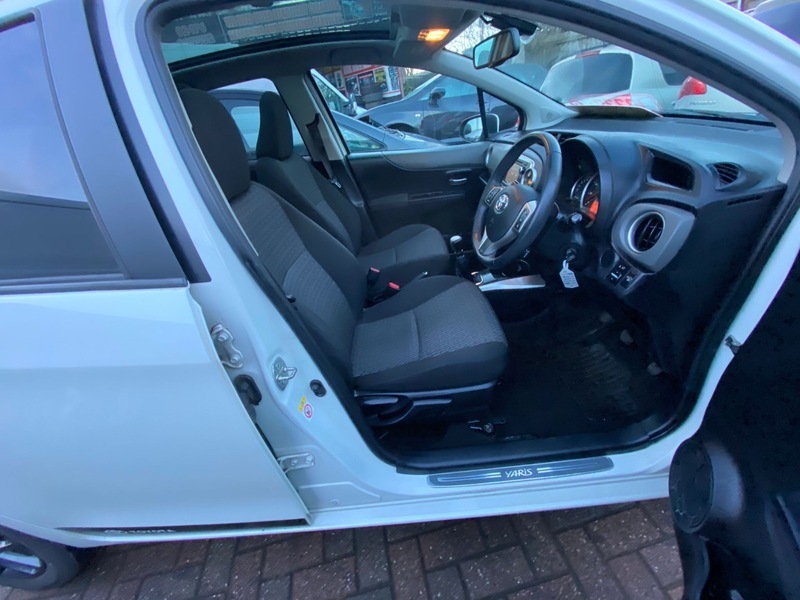 Toyota Yaris Vvt-i Icon Plus YK14UHG White #5