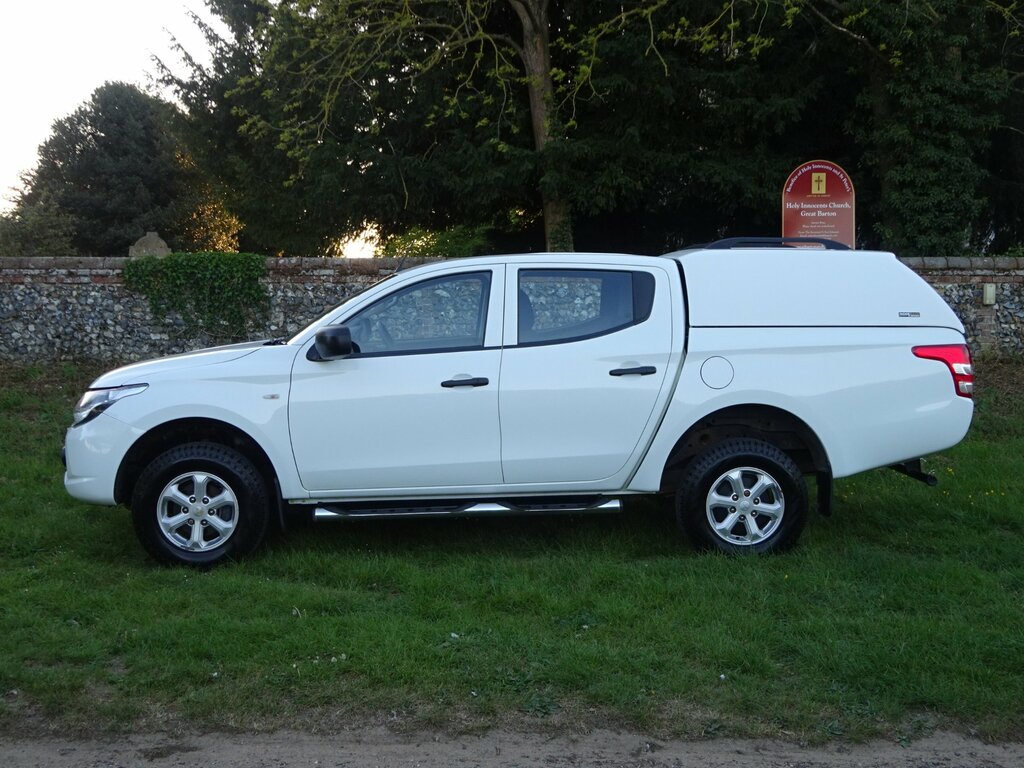 Mitsubishi L200 2.4 Di-d Dc 4Life Pickup Double Cab Man DY66FMG White #2