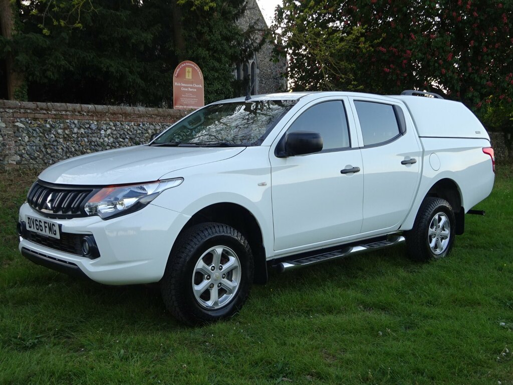 Mitsubishi L200 2.4 Di-d Dc 4Life Pickup Double Cab Man White