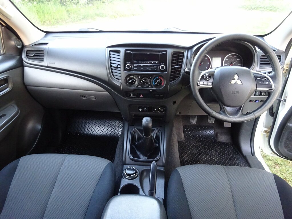 Mitsubishi L200 2.4 Di-d Dc 4Life Pickup Double Cab Man DY66FMG White #4