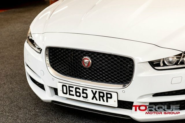 Jaguar XE 2.0 Gtdi Portfolio Saloon Euro 6 White #4