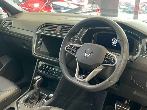 Volkswagen Tiguan 1.5 Tiguan R-line WP22GWL White #2