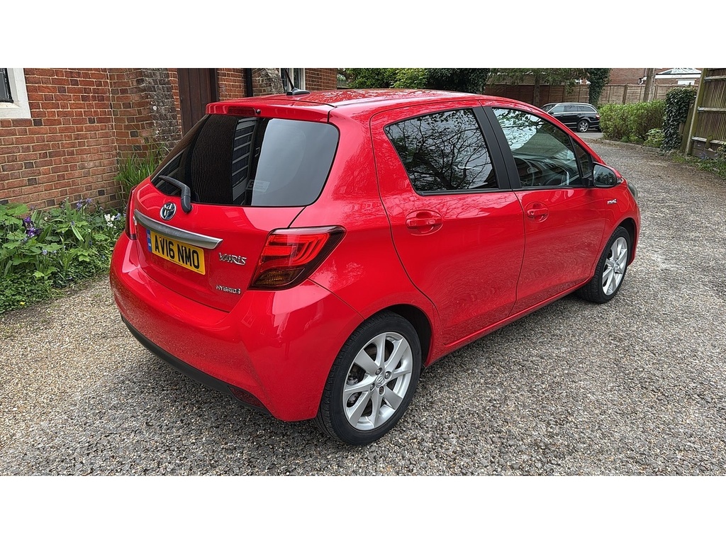 Toyota Yaris 1.5 Vvt-h Excel Hatchback Hybrid E-cvt AV16NMO Red #2
