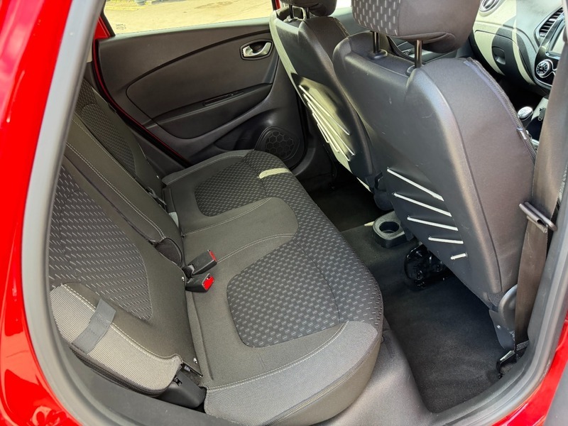 Renault Captur Dynamique S Nav Dci HV67WLH Red #5
