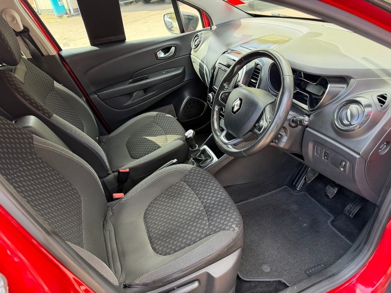 Renault Captur Dynamique S Nav Dci HV67WLH Red #4
