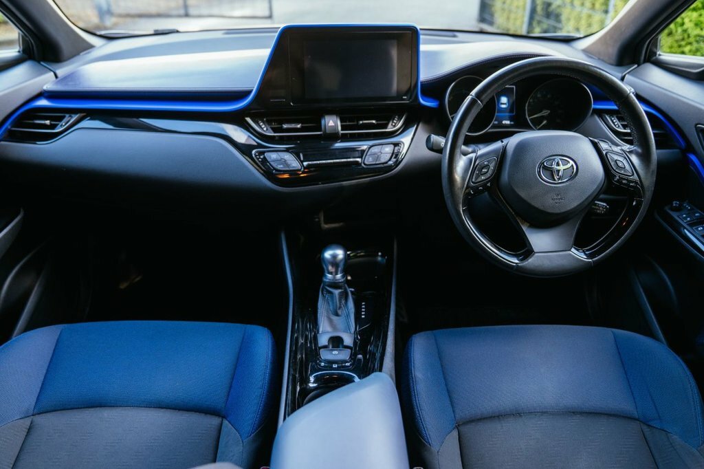 Toyota C-Hr 1.8L Dynamic BV17OMA Silver #2