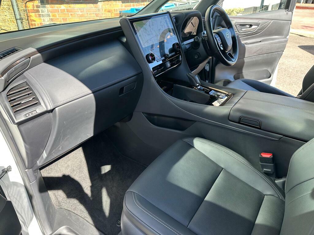Toyota Alphard Outstanding Low Miles Hybrid 2.5 White #4