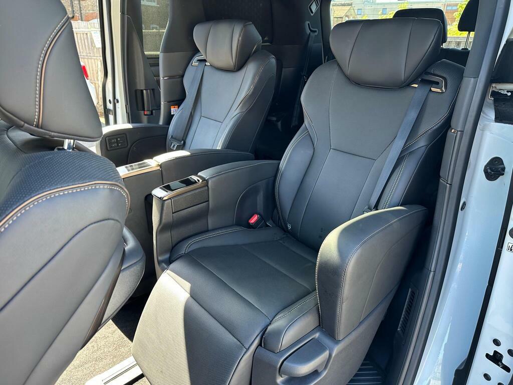 Toyota Alphard Outstanding Low Miles Hybrid 2.5 White #5