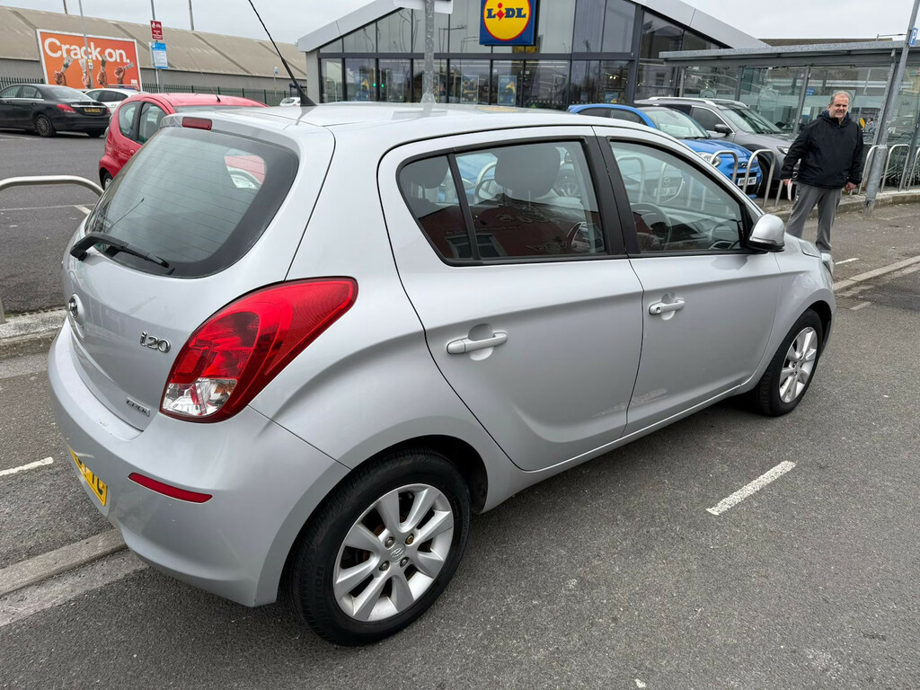 Hyundai I20 1.1 Crdi Active Hatchback Euro 5 Silver #2