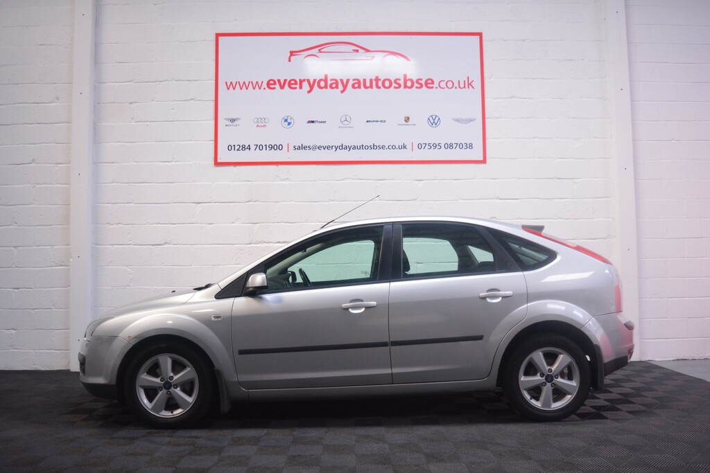 Ford Focus 1.6 Zetec Climate 100 Bhp YF56OOV #3
