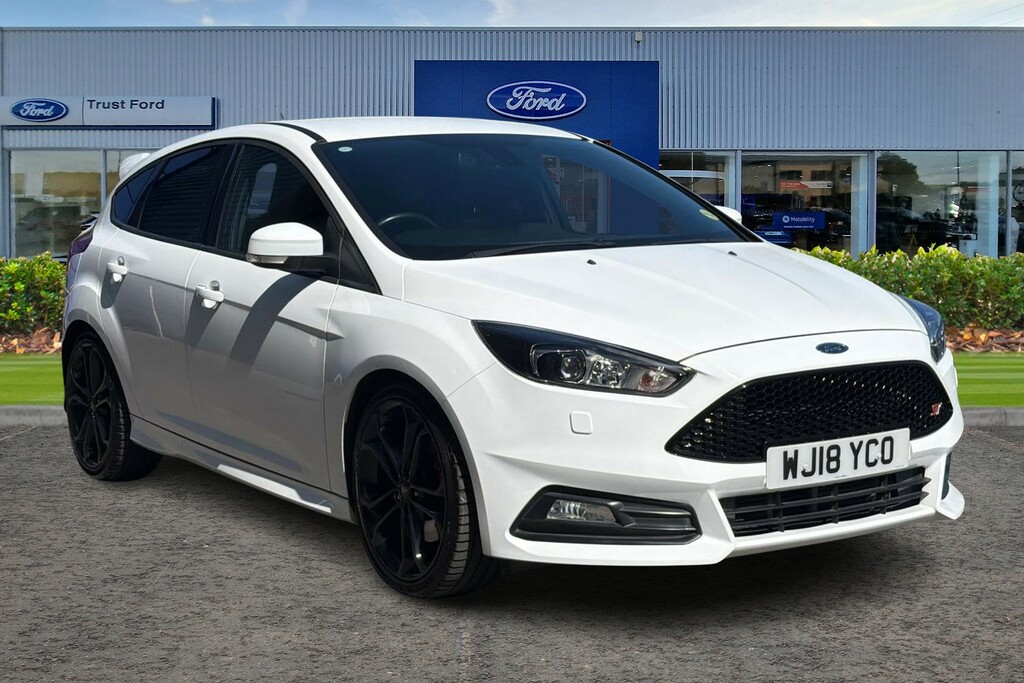Ford Focus 2.0T Ecoboost St-3 Navigation With Rear Parkin White