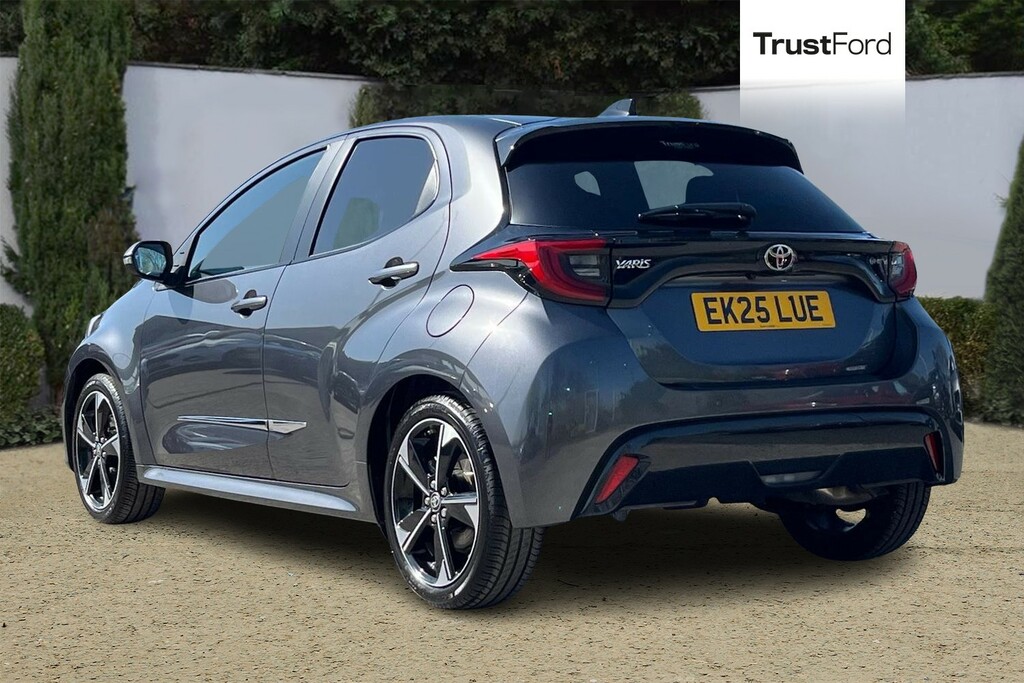 Toyota Yaris 1.5 Hybrid 130 Excel Cvt Wireless Charging EK25LUE Grey #2