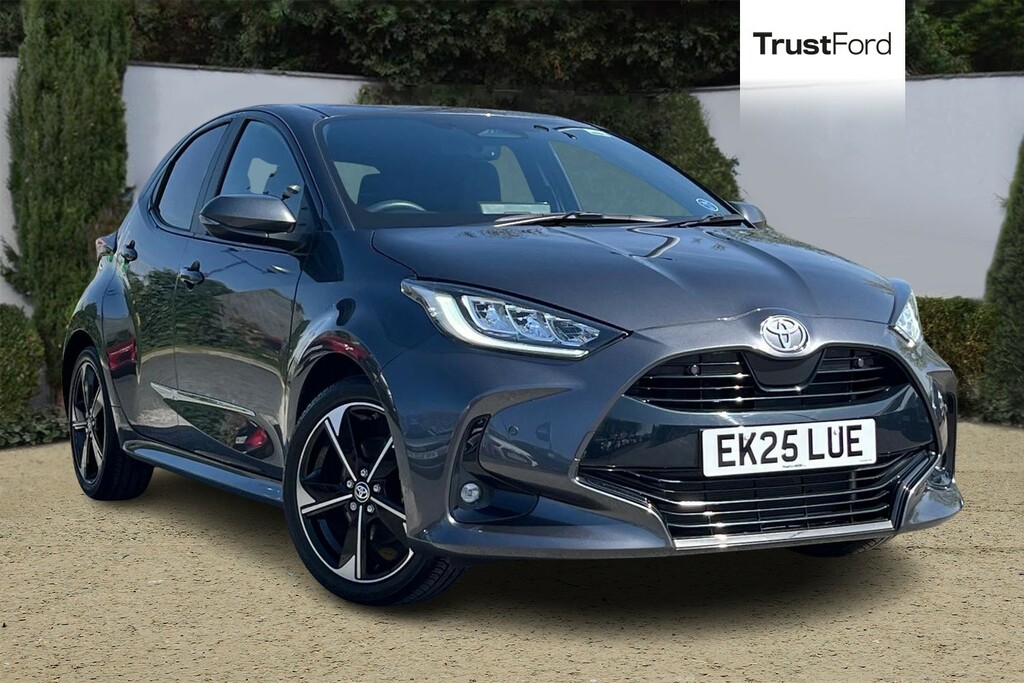 Toyota Yaris 1.5 Hybrid 130 Excel Cvt Wireless Charging Grey