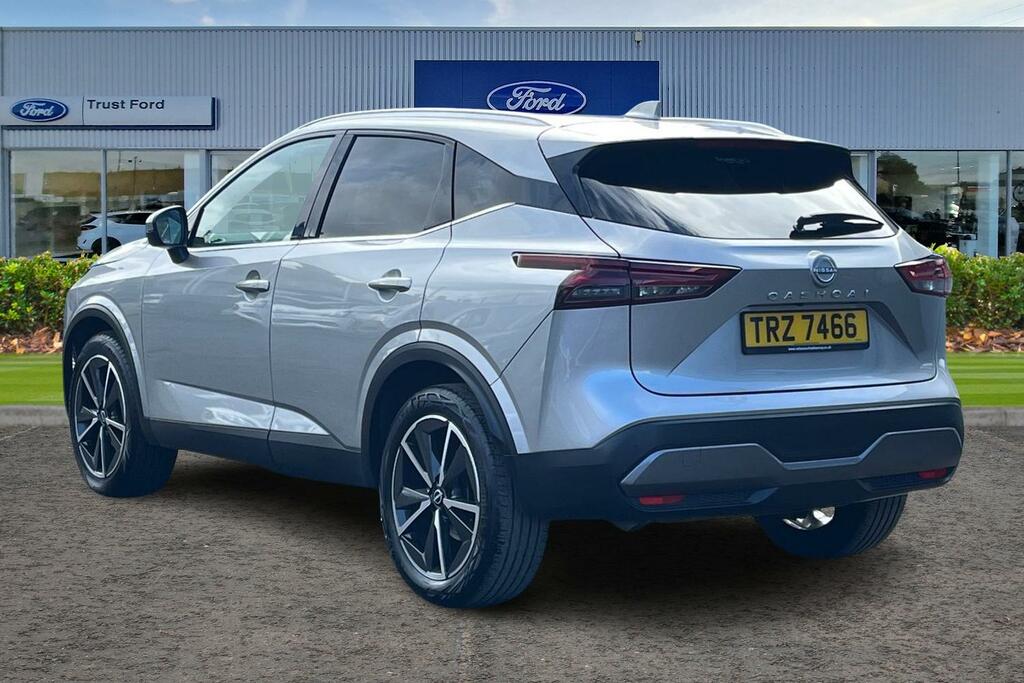 Nissan Qashqai 1.3 Dig-t Mh Tekna TRZ7466 Silver #2