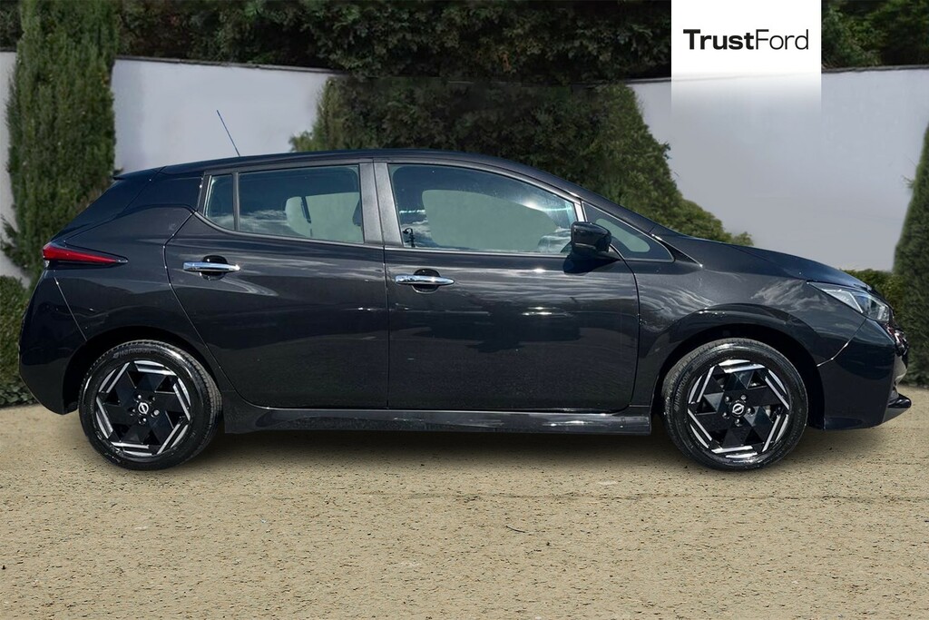 Nissan Leaf 39Kwh Acenta Hatchback 150 Ps FG72EVX Black #3