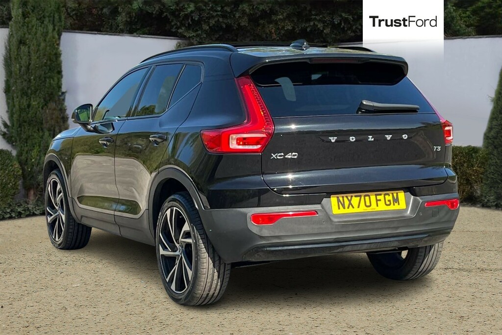Volvo XC40 1.5 T3 163 R Design Pro NX70FGM Black #2