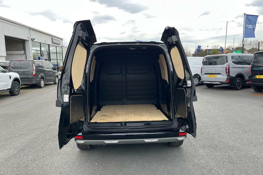 Nissan TOWNSTAR Tekna L1 Swb 1.3 Black #6