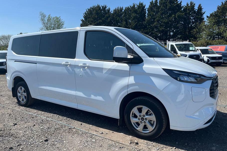 Ford Transit Custom 340 Limited L2 Lwb 9 Seat Kombi Fwd 2.5 Phev 232Ps WP75COH White
