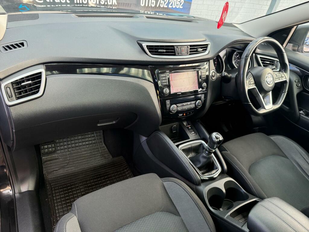 Nissan Qashqai 1.3 Dig-t N-connecta Euro 6 Ss DP69USY Black #2