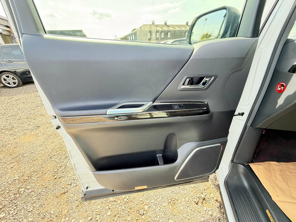 Toyota Vellfire 6 Hybrids Available Black #48