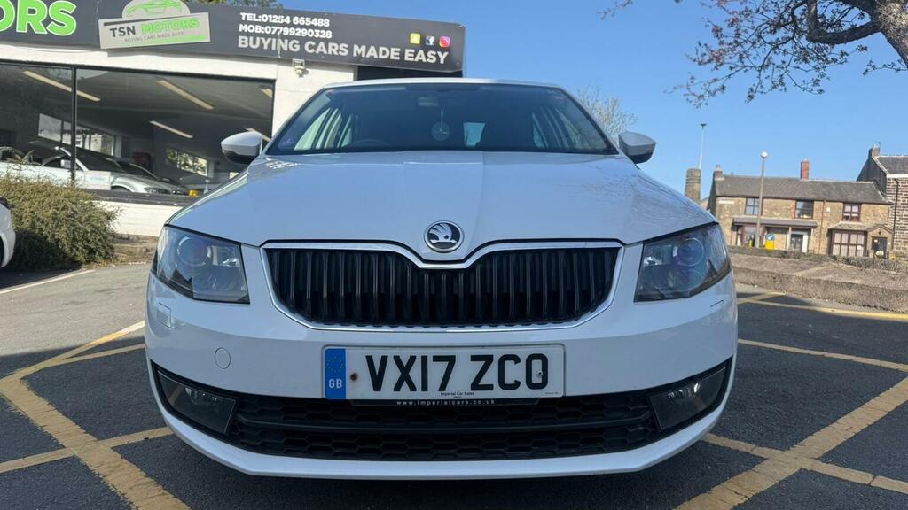 Skoda Octavia Hatchback 1.4 Tsi Se Sport Euro 6 Ss 2017 VX17ZCO White #2