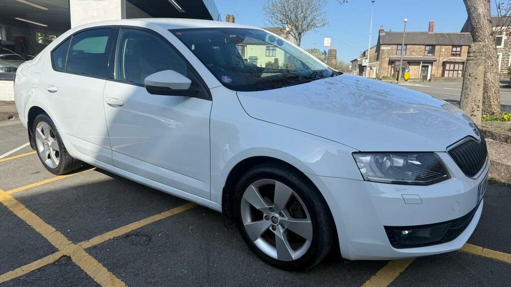 Skoda Octavia Hatchback 1.4 Tsi Se Sport Euro 6 Ss 2017 VX17ZCO White #4