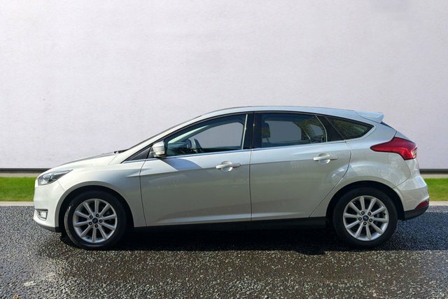 Ford Focus Ecoboost Titanium Hatchback MM66XVU Silver #4