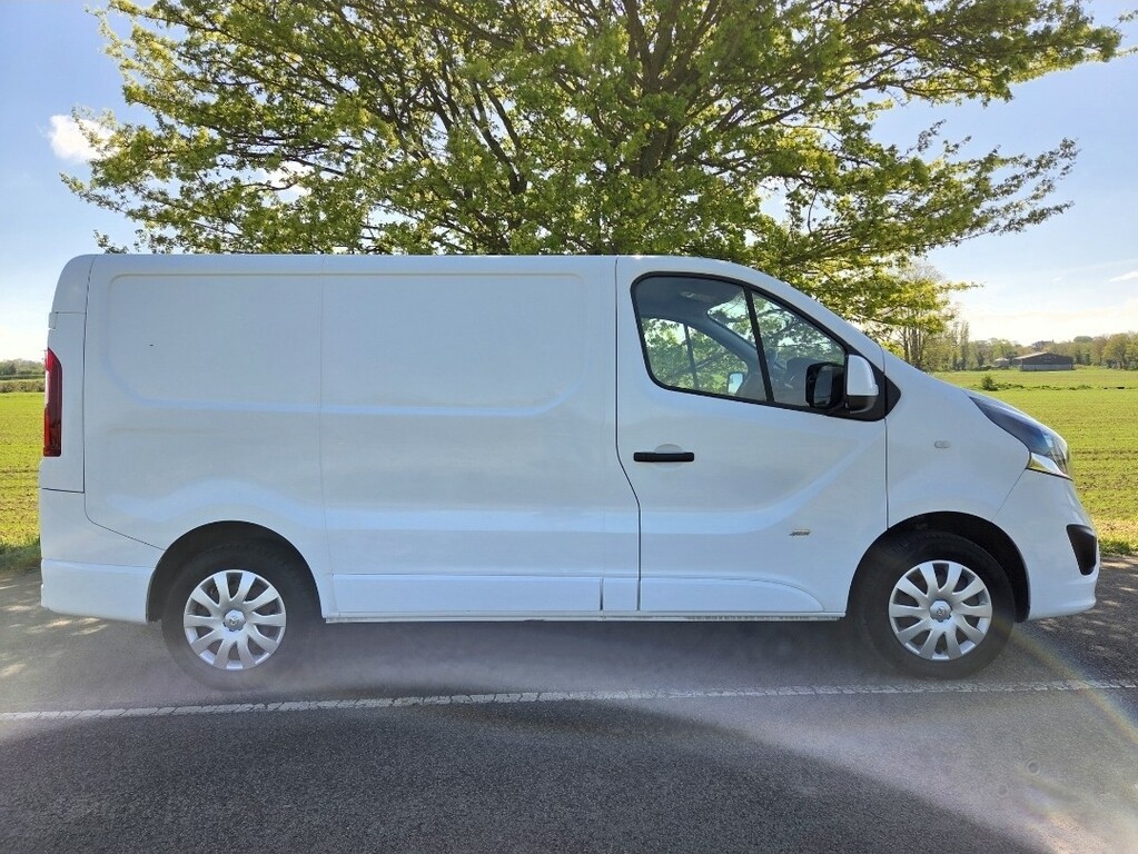 Vauxhall Vivaro Panel Van 1.6 Cdti 2700 Sportive 2018 KM67NZH White #2