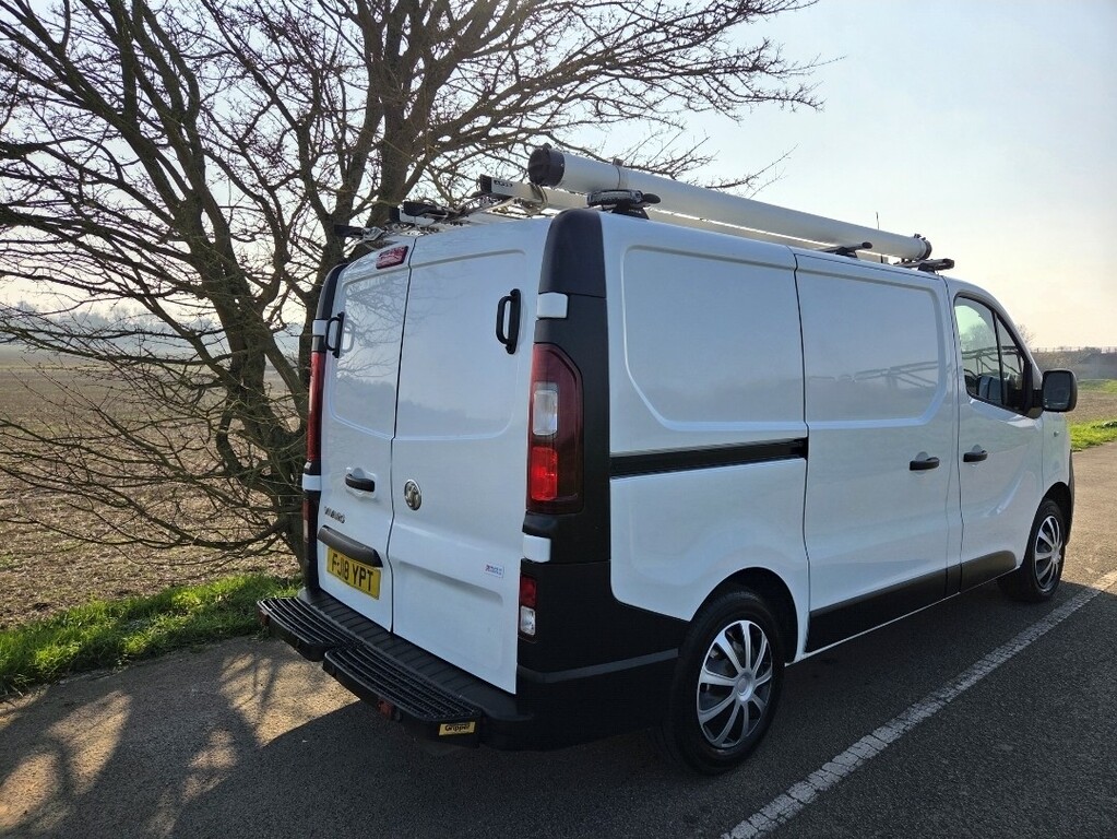 Vauxhall Vivaro Panel Van 1.6 Cdti 2900 2018 FJ18YPT White #3