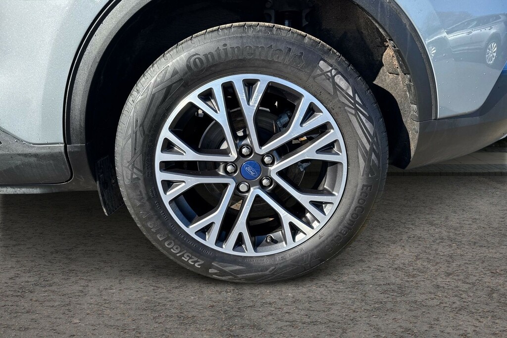 Ford Kuga Ford Kuga 1.5T Ecoboost Titanium Edition Suv 5D... HN23YGV #3